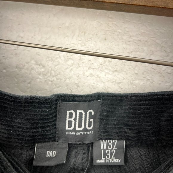 BDG Dad Slim Tapered Cropped Leg Black Corduroy Pant Size 32 NWT - Picture 3 of 4